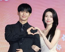 '정약용 후손' 정해인과 작품 찍은 하영...상반된 가족사 주목