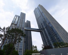 "아파트 직원 수술" 공지 붙자 생긴 일...입주민 나서 1100만원 모았다[오따뉴]