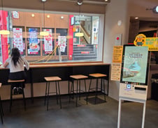 "배달 야식 꼬리표 뗀다"…bhc, 강남 한복판서 '올데이' 다이닝 실험[리얼로그M]