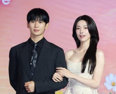정해인 부모도 의사인데 '묵묵'…하영 '집안 자랑' 나락에 재조명