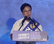[프로필]"민주당 적자가 돌아왔다"…총리 이어 당대표 김민석은 누구?