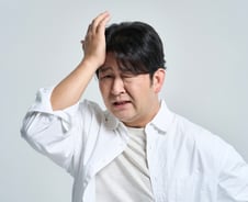 "킁킁, 왜 아무 냄새 안 나지?" …이런 사람, 편두통 위험 19%↑