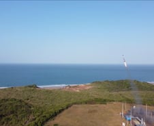첫 시험비행 나선 준궤도 로켓 '세빛', 궤적 이탈로 조기 종료