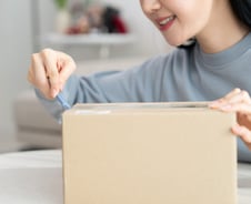 "내 택배인 줄" 집 앞에 놓여 뜯었는데 '남의 거'...유죄?