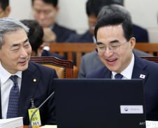 한은은 브레이크, 정부는 액셀?…"통화·재정 엇박자 아니다"