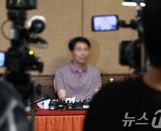 "물보라에 3~4시간 아무것도 안 보여"...네팔 홍수 '극적 구조' 두산 현장소장