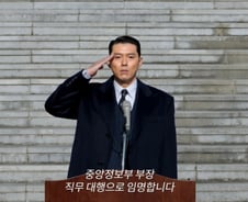 권력 잡은 현빈, 칼 갈고 돌아온 정우성…'메이드 인 코리아2' [영화있슈]