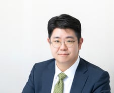 [기고]한자와 나오키의 '나사', 그리고 한국 은행의 '우산'