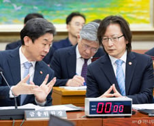 "조사하고 판단하고 고발하더니 피의사실 공표까지"...'심판자' 된 행정기관