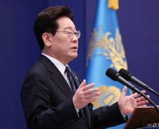 李대통령, 여권 갈등에 "저로 인한 측면 없지 않다…다시 시작하면 좋겠다"