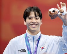 '0.01초'에 갈린 승부…이주호, 한국 배영 최초 AG 3연속 동메달