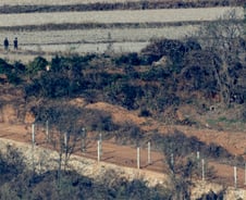 DMZ 폭발, '北MDL 지형변화' 조사 중 발생…'군 간부' 생명 지장 없어