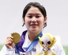 '공기권총 10m' 추가은, 금빛 총성…아시아 신기록 쐈다