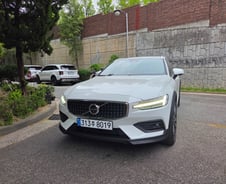 왜건 안 팔린다는 한국, 이 차는 살아남았다…볼보 V60 CC[메소드시승기]