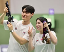 사격 추가은, 벌써 세 번째 메달…혼성 단체전서 은메달 추가