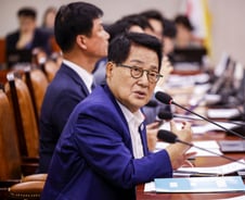 'DMZ 폭발' 공세 퍼붓는 野...박지원 "당신들은 간첩 북풍 조작당"