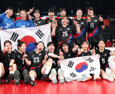 '10점차 패배' 설욕...여자 핸드볼, 일본 꺾고 금메달 '탈환'