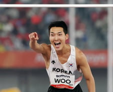 우상혁 또 날았다...2m22로 '동메달', 아시안게임 3회 연속 메달