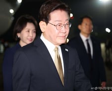 李대통령 지지율 37.9%, 2주 연속 상승…민주 38.7% 국힘39.4%