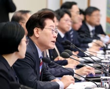 李대통령 "지뢰사고 부상 장병 깊은 위로…음모론 부추기는 일 없어야"
