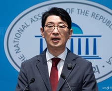 영화 암살자(들) 논란 지속…"형사 책임 물어야" vs "가위질 안돼"