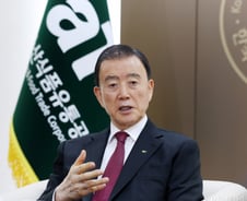 [농담] 지난 정부 임명 홍문표 aT 사장 전격 해임…왜 해임까지 갔나