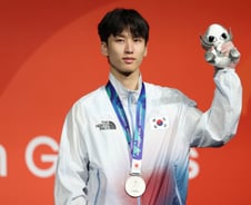 클라이밍 이도현, 볼더링 은메달…스피드 정지민은 동메달