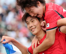 농구·야구 이어 축구도 결승 '한일전'...AG 첫 4연패 도전