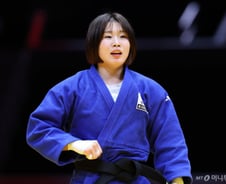 '독립운동가 후손' 유도 허미미 '금메달'...일본 하늘에 태극기 걸었다