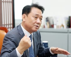 이광재 "30년 묵은 세제, 유통기한 지나"…물가연동 세제 '결의안' 띄웠다