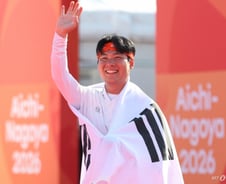 '양궁 리커브' 이우석, '금메달' 적중…단체전 이어 개인전까지 2관왕