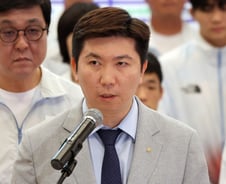 "군대 안 간다" 축구대표팀 발언 후폭풍…유승민도 결국 고개 숙였다