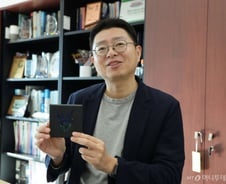 색소 없이 색 내는 신기술…위변조 방지 넘어 예술시장까지 넘본다