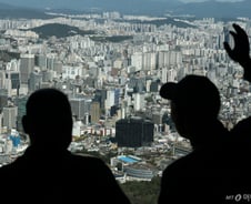 전세살이 설움 터졌다..."한방에 2억 올려달래요" "월세도 낸다"