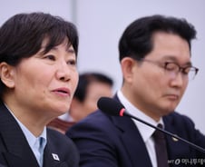 [농담] 숫자에 웃는 정부, 한숨에 젖는 농민