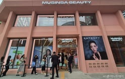 Musinsa unveils its first standalone beauty store in Hongdae... Cultivating indie brands while embracing pharmacies [Real Log M]