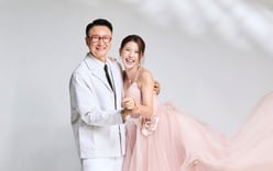 Joo Young-hoon and Lee Yoon-mi renew wedding vows on 20th anniversary with 3 children
