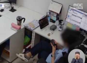 [영상] 장애아 의자에 묶고 휴대폰 삼매경...억장 무너진 부모들