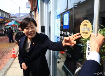 "우리도 15만원씩 주세요" 서명까지...농어촌 기본소득 경쟁 '후끈'