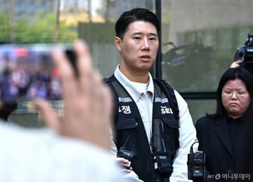 삼성전자 노조 위원장 '月 1000만원 수당'?…'노노갈등' 격화