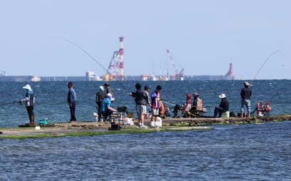 “Hooked on the thrill of fishing, but wrecking your wrists and lower back”... What are the worst postures for autumn fishing?