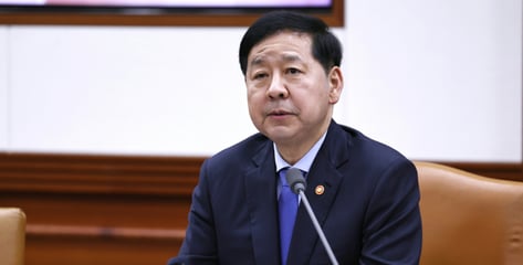 구윤철, 주유소에 "낮은 최고가격때 들여온 재고물량, 종전 판매가 유지해달라"