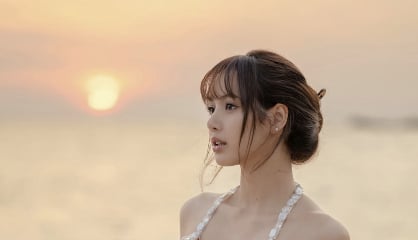 블랙핑크 리사, 진주 비키니 입고 화려한 생일파티…"20대 마지막"