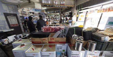 "그 돈으론 못해요" 2주만에 견적 올랐다...본드도 부족, 인테리어 '비상'