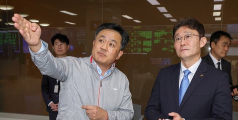 박윤영 KT 대표, 취임 행사보다 현장 찾았다…"고객 신뢰 회복 시작점"