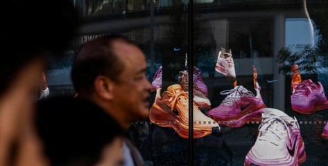 중국서 재고 쌓이는데..."미국인도 안 산다" 나이키의 추락