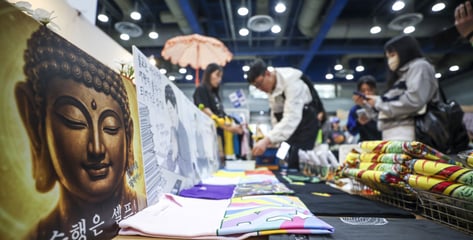 불경 티셔츠·반야심경 DJ파티… MZ 사로잡은 '힙불교'