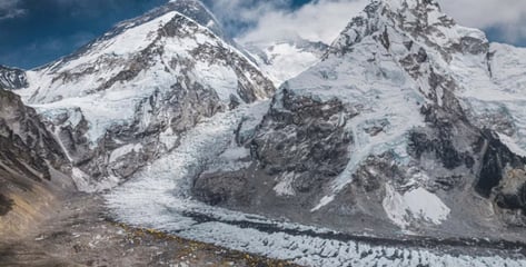 "고산병 아니었어" 약물 탄 음식 먹여 픽, 픽...에베레스트 보험사기 '충격'