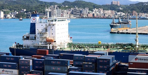 발 묶인 선박들, '통행료' 내고 호르무즈 통과?…트럼프 "큰돈 벌릴 것"