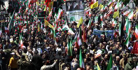 이란서 하메네이 추모식...'부상설' '사망설' 모즈타바, 또 안 보였다